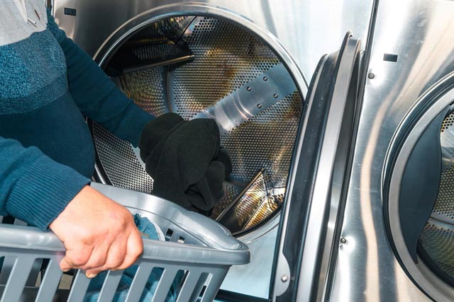 Haz brillar tu ropa con nuestra lavandería autoservicio en A Coruña